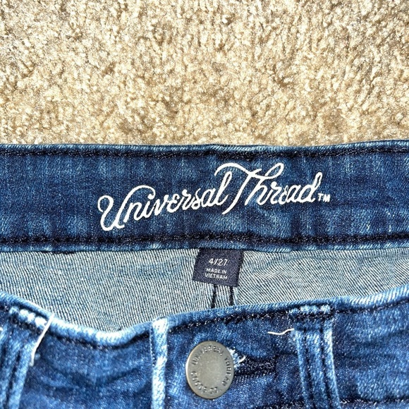 Universal threads size four Jean shorts - Picture 4 of 6